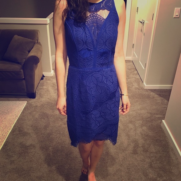 Dresses & Skirts - Gorgeous lace high low dress